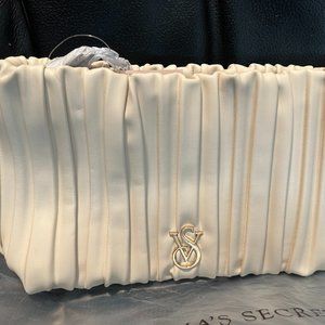 Ruffle clutch Victoria Secret
